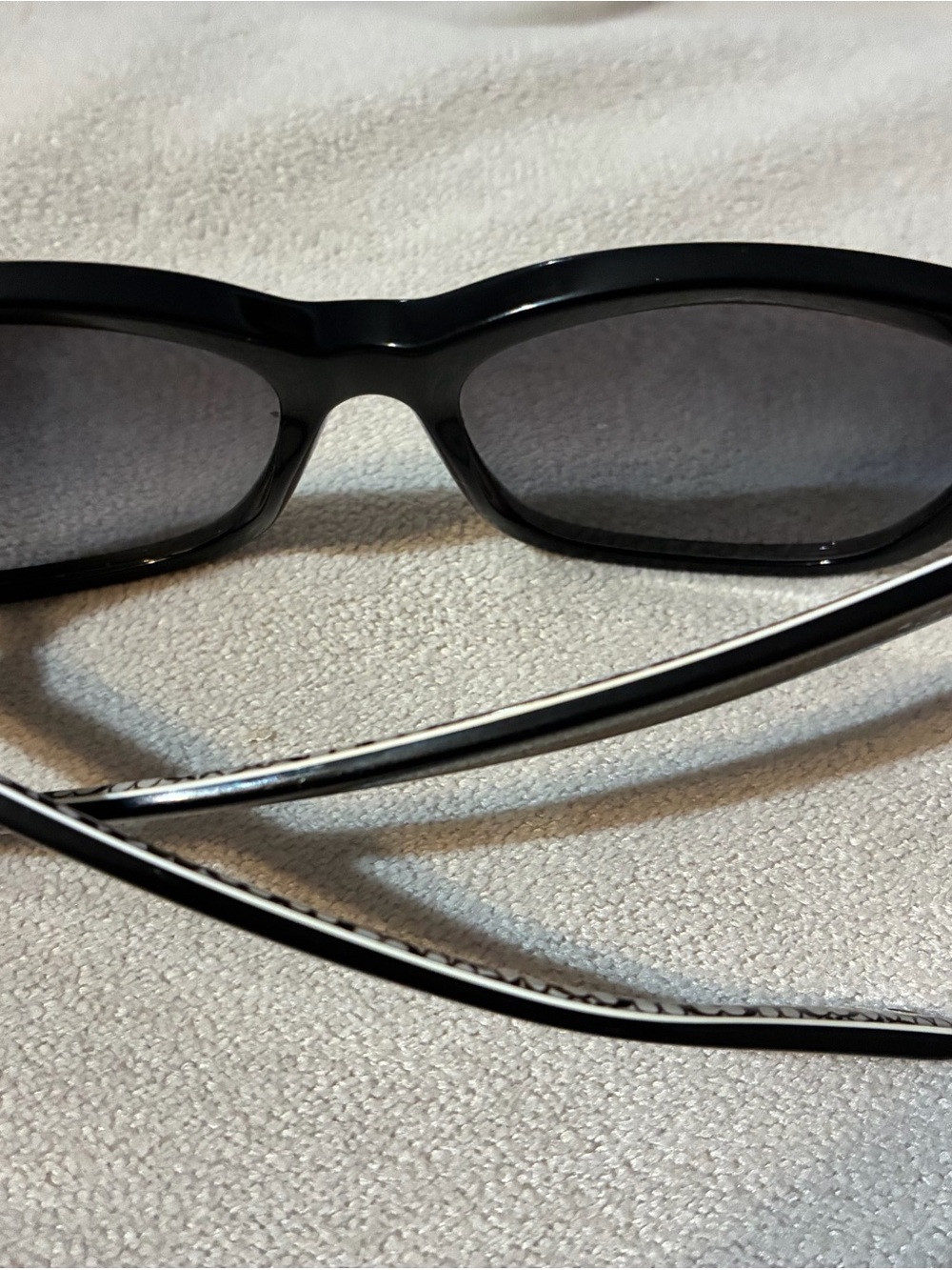 Coach Women’s  Black Sunglasses with Patterned Temples and Coach Case - Picture 5 of 5